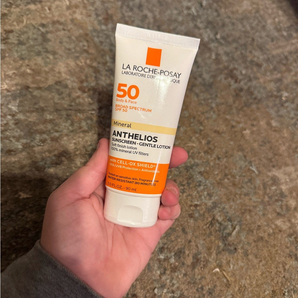 La Roche-Posay Anthelios Mineral Sunscreen SPF 50 - White and Orange